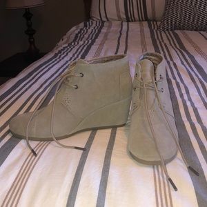 TOMS Suede Lace-Up Desert Wedge Bootie sz 9
